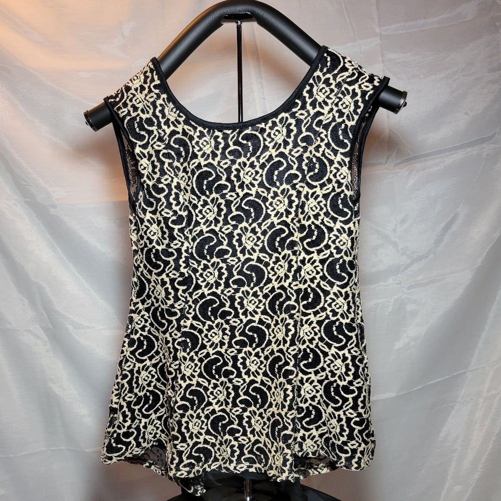 #1138 Floral lace top